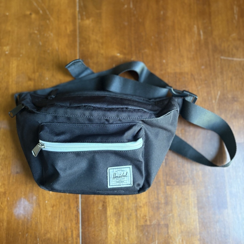 Herschel Supply Co Fanny Pack Hip Adjustable Waist Belt Crossbody Bag All Black